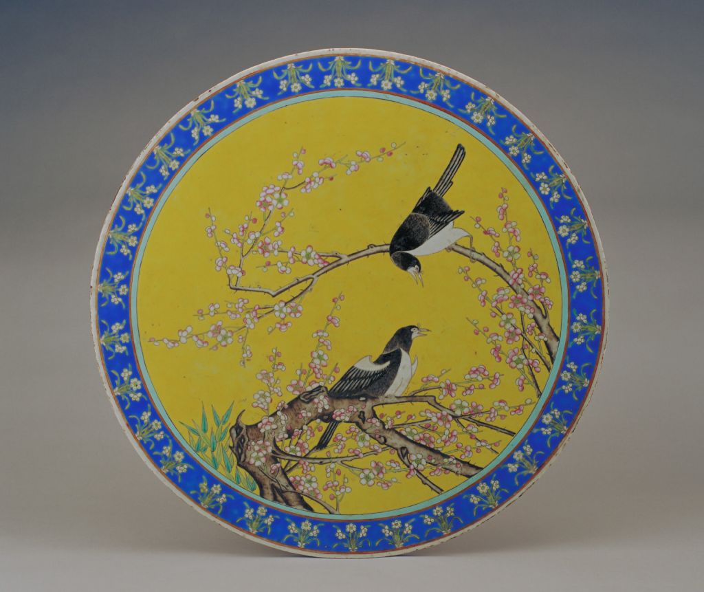 图片[1]-Yellow ground pink plum magpie pattern round porcelain table center-China Archive